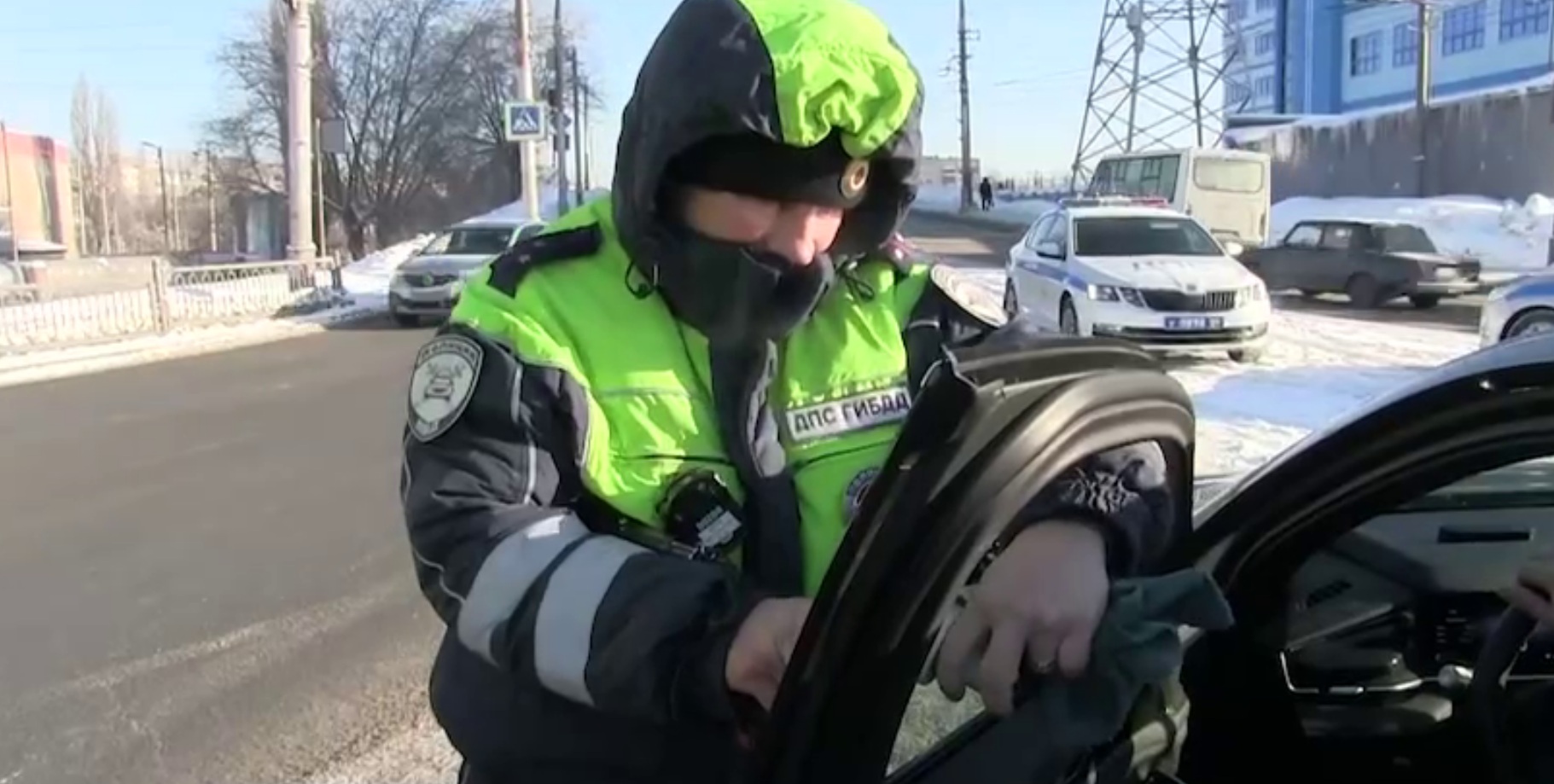 За месяц в Саратовской области арестовали 30 автолюбителей за отказ снять тонировку